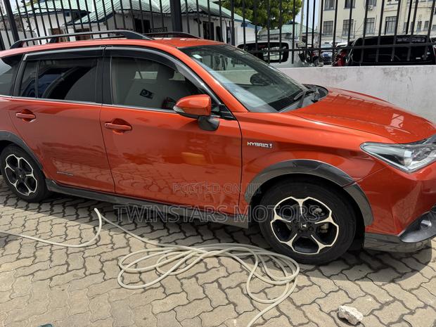 Toyota Corolla Fielder 1.5 Hybrid FWD 2018 Orange