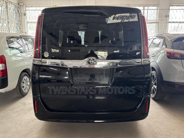 Toyota Noah 2.0 AWD (7 Seater) 2018 Black
