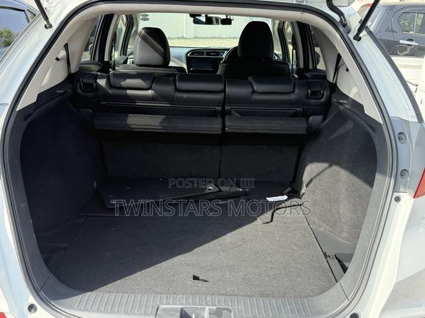 Honda Fit Shuttle 1.5 Hybrid 2WD 2018 Pearl