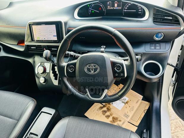 Toyota Sienta 2018 White