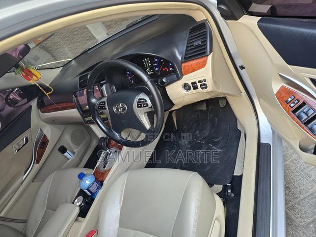 Toyota Premio 2012 Silver