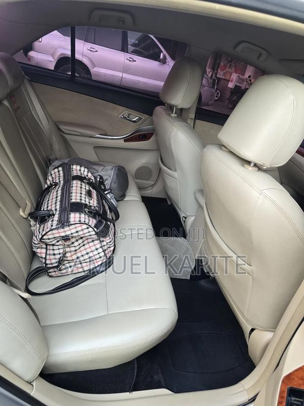 Toyota Premio 2012 Silver