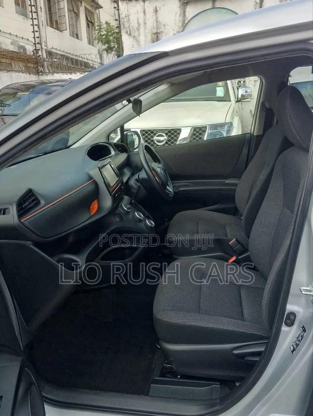 Toyota Sienta 2019 Silver