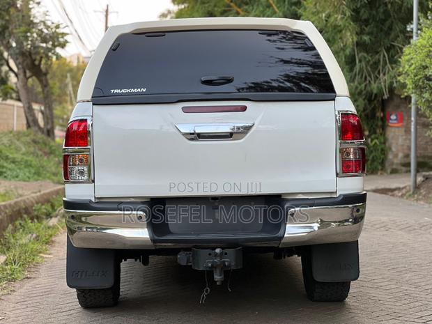 Toyota Hilux 2019 White