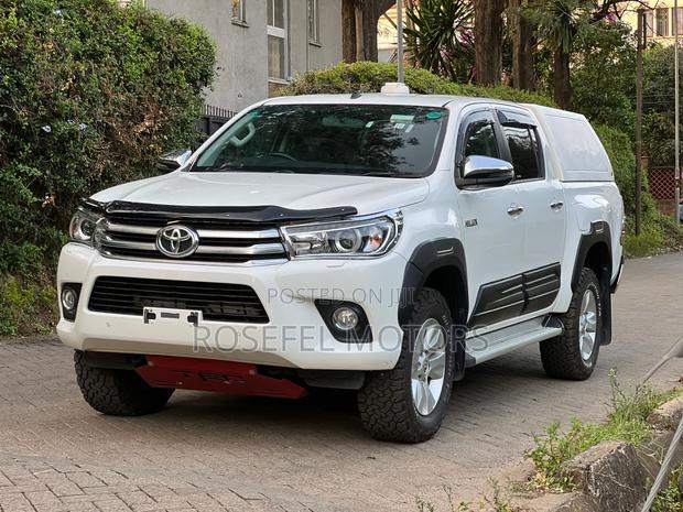 Toyota Hilux 2019 White