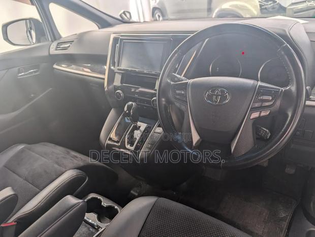 Toyota Vellfire 2018 White