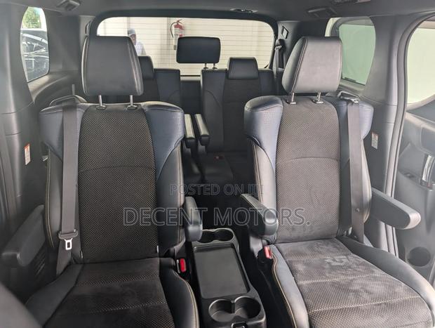 Toyota Vellfire 2018 White