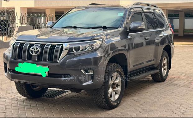 Toyota Land Cruiser Prado 2.7 i 2012 Gray