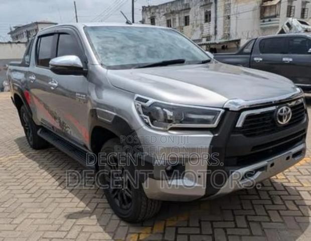 Toyota Hilux 2018 Silver