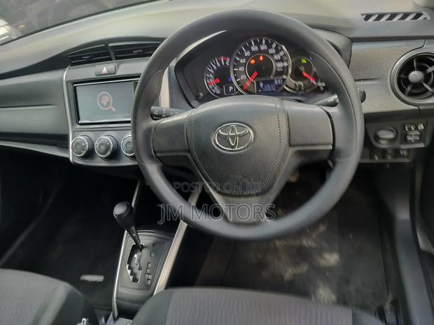 Toyota Corolla Fielder 2018 Silver