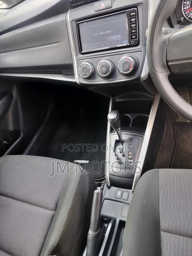 Toyota Corolla Fielder 2018 Silver