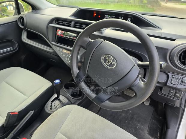 Toyota Aqua 2017 Off white