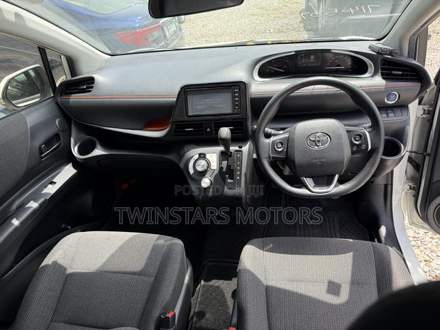 Toyota Sienta 1.5 Hybrid FWD (6-seater) 2019 White