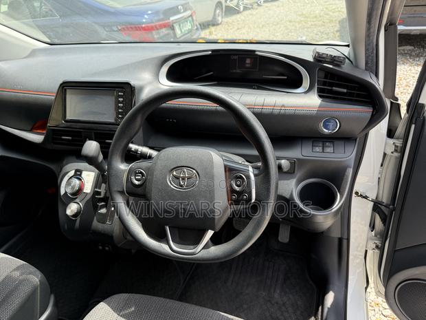 Toyota Sienta 1.5 Hybrid FWD (6-seater) 2019 White