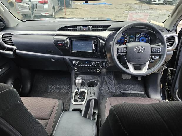 Toyota Hilux 2019 Black