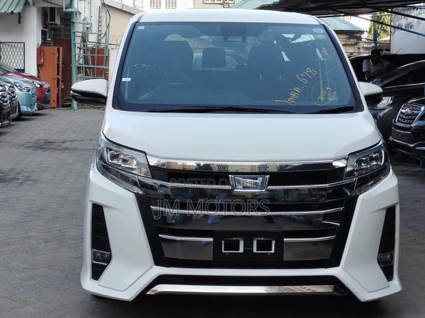 Toyota Noah 2018 White