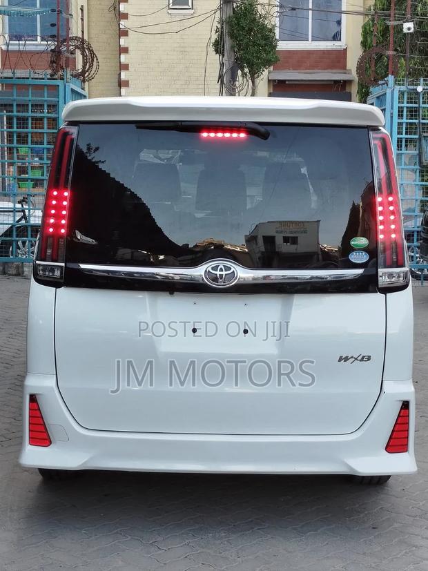 Toyota Noah 2018 White
