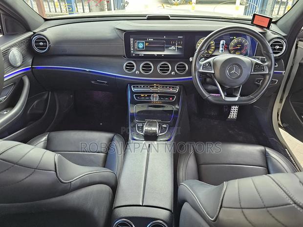 Mercedes-Benz E250 2017 Off white