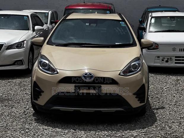 Toyota Aqua 2018 Gold