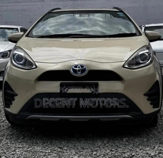 Toyota Aqua 2018 Gold