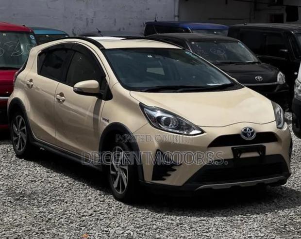 Toyota Aqua 2018 Gold