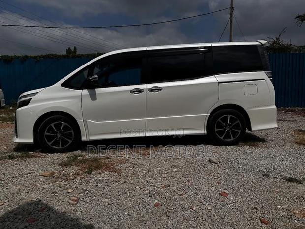 Toyota Voxy 2018 White