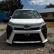 Toyota Voxy 2018 White for sale