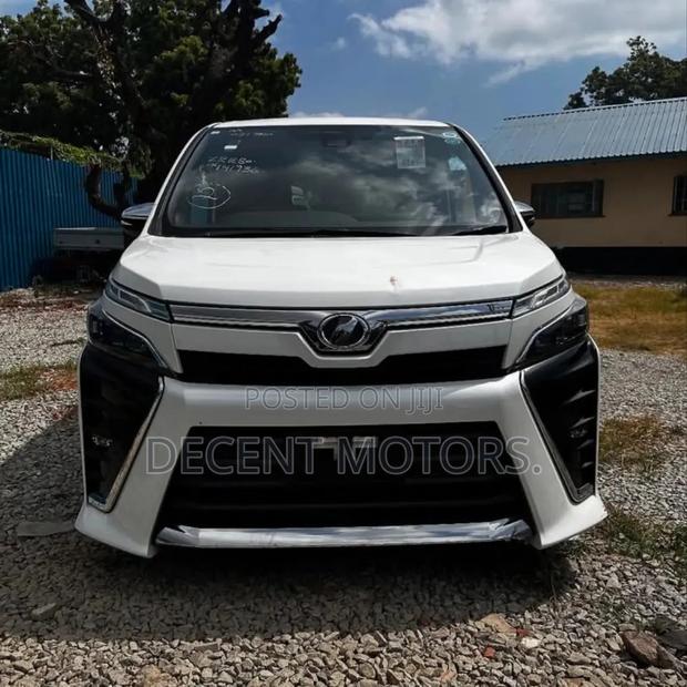Toyota Voxy 2018 White