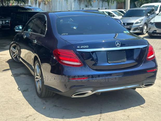 Mercedes-Benz E200 2019 Blue