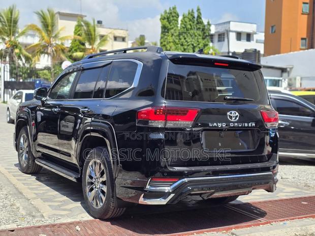 Toyota Land Cruiser 3.5 Petrol 4WD 2022 Black