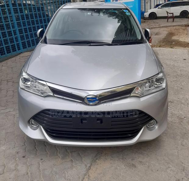 Toyota Axio 1.5 Hybrid 2WD 2017 Silver