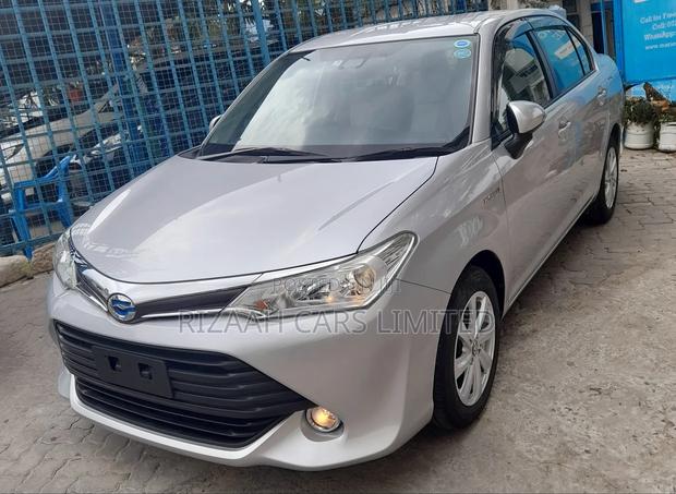 Toyota Axio 1.5 Hybrid 2WD 2017 Silver