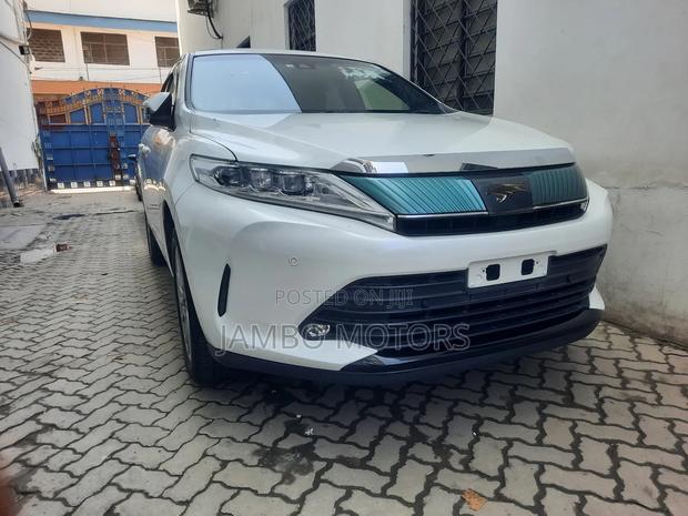 Toyota Harrier 2.0 2018 White