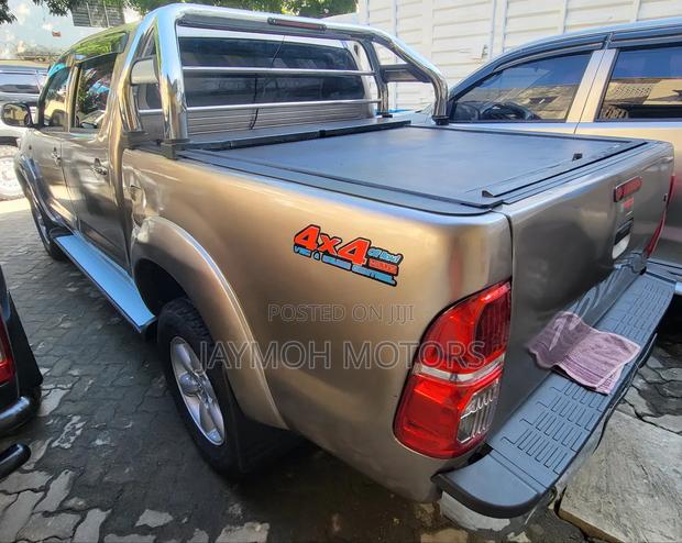 Toyota Hilux 2015 Gray