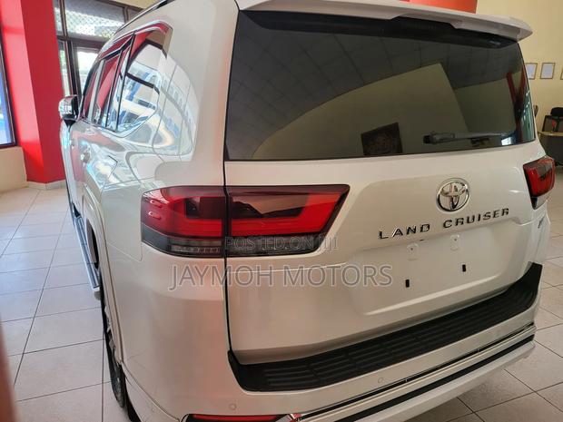 Toyota Land Cruiser 2023 White