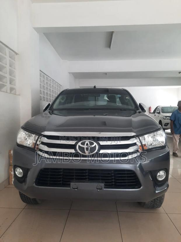 Toyota Hilux 2018 Gray