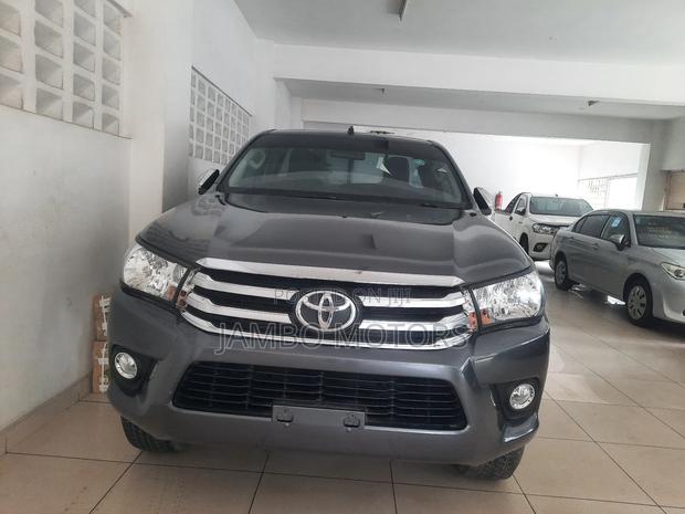 Toyota Hilux 2018 Gray
