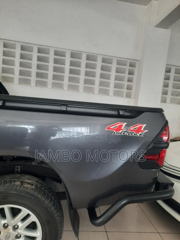 Toyota Hilux 2018 Gray