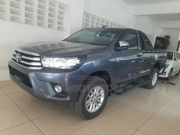 Toyota Hilux 2018 Gray