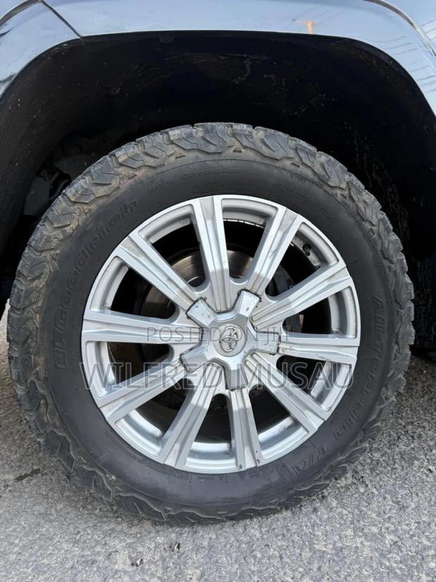 Toyota Land Cruiser 2011 Black