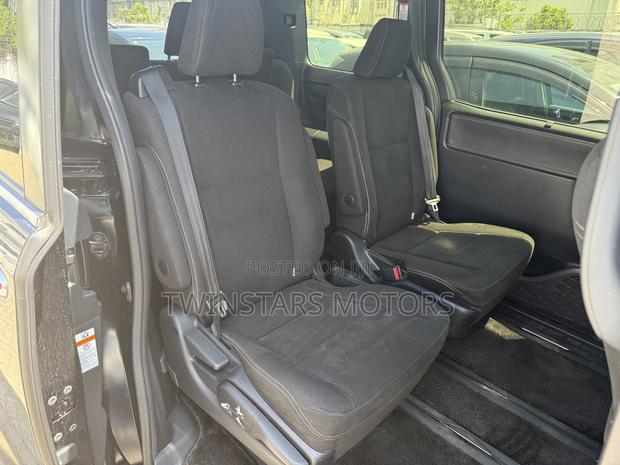 Toyota Esquire 1.8 FWD Hybrid (7 seater) 2018 Black