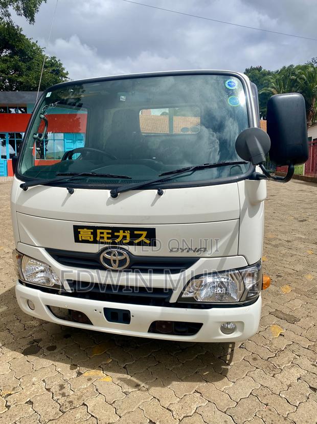 Toyota Dyna 2017 White