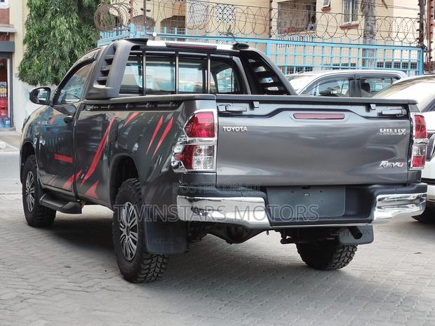 Toyota Hilux 2018 Gray