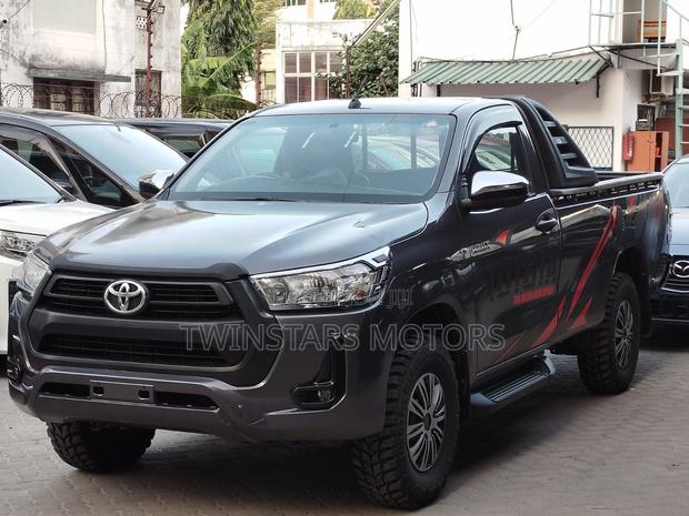 Toyota Hilux 2018 Gray