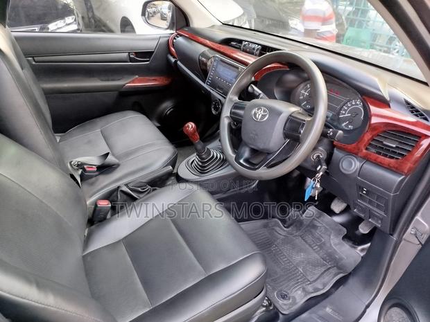 Toyota Hilux 2018 Gray
