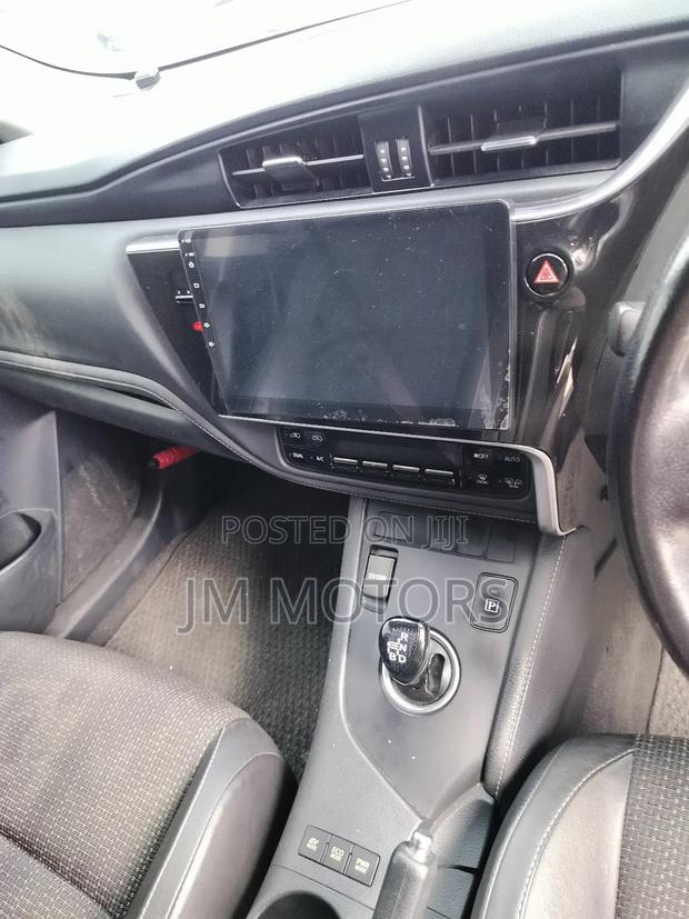 Toyota Auris 2017 Silver