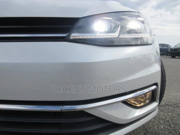 Volkswagen Golf TSI SE FWD 2018 White
