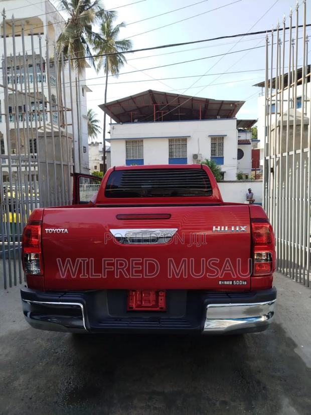 Toyota Hilux 2018 Red