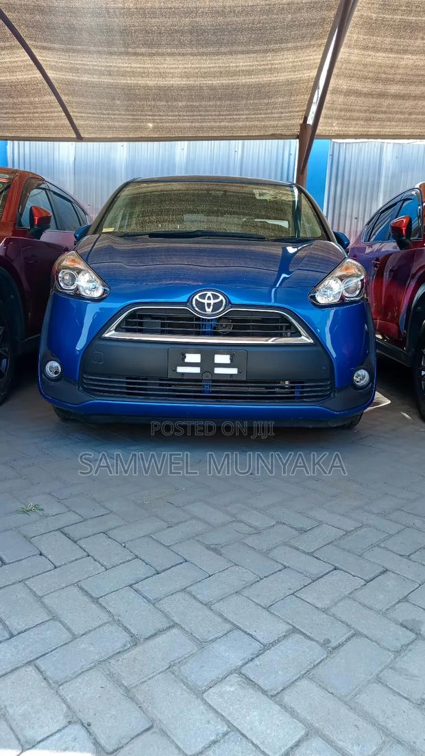 Toyota Sienta 1.5 FWD 2017 Blue