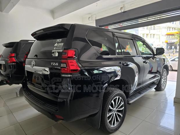 Toyota Land Cruiser Prado 2.8 2018 Black
